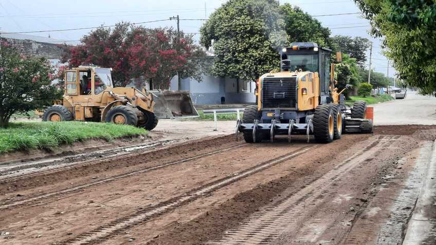 Inició la obra de cordón cuneta y pavimento en la calle San Luis.