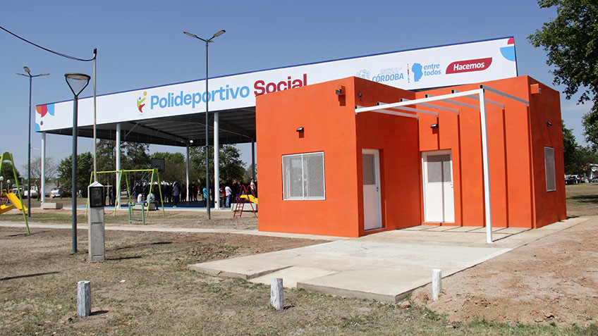 Schiaretti y Chesta inauguraron un nuevo Polideportivo Social