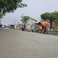 Inició la obra de cordón cuneta y pavimento en la calle San Luis.