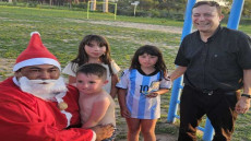 Papá Noel recorrió los barrios de Río Segundo 