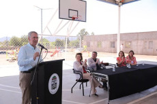 Schiaretti y Chesta inauguraron un nuevo Polideportivo Social